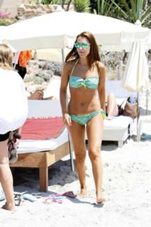 Paula Echevarría feet photo thumbnail