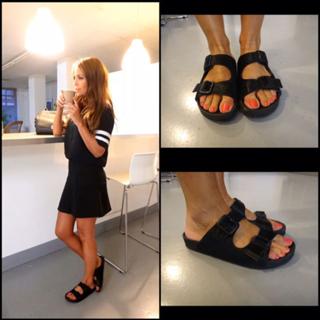 Paula Echevarría feet photo thumbnail