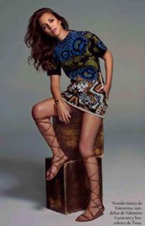 Paula Echevarría feet photo thumbnail
