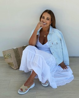 Paula Echevarría feet photo thumbnail