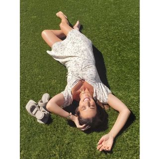 Paula Echevarría feet photo thumbnail