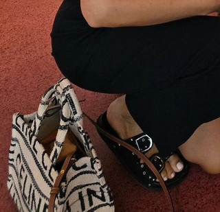 Paula Echevarría feet photo thumbnail