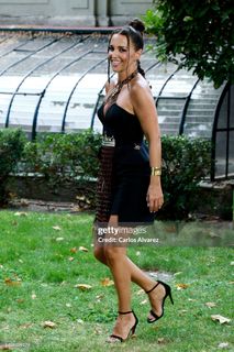 Paula Echevarría feet photo thumbnail