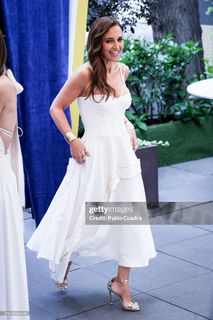 Paula Echevarría feet photo thumbnail