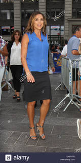 Paula Faris feet photo 9