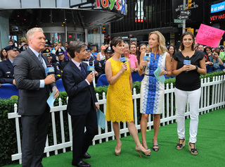 Paula Faris feet photo 1