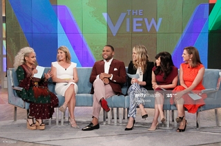 Paula Faris feet photo 9