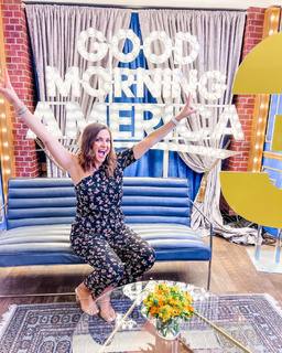 Paula Faris feet photo 4