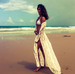 Paula Fernandes feet photo thumbnail