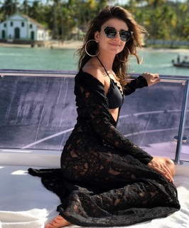 Paula Fernandes feet photo thumbnail