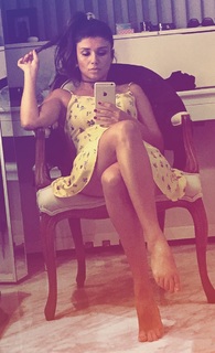 Paula Fernandes feet photo thumbnail