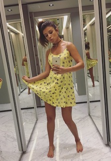 Paula Fernandes feet photo thumbnail