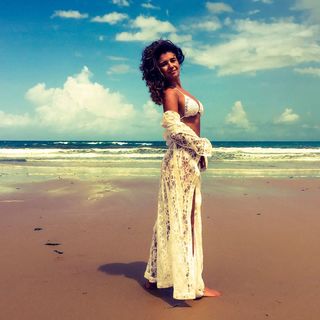 Paula Fernandes feet photo thumbnail