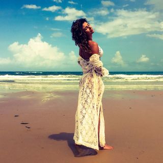 Paula Fernandes feet photo thumbnail