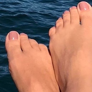 Paula Fernandes feet photo thumbnail