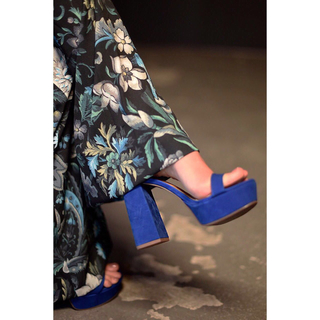 Paula Fernandes feet photo thumbnail
