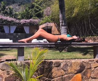 Paula Fernandes feet photo thumbnail