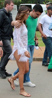 Paula Fernandes feet photo thumbnail