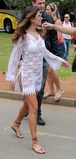 Paula Fernandes feet photo thumbnail