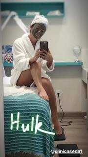 Paula Fernandes feet photo thumbnail