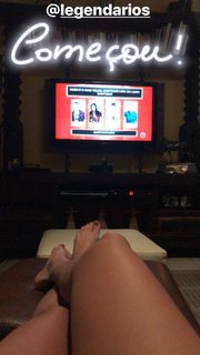 Paula Fernandes feet photo thumbnail