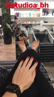 Paula Fernandes feet photo thumbnail
