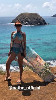 Paula Fernandes feet photo thumbnail