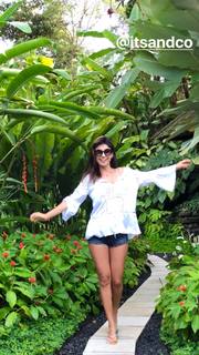 Paula Fernandes feet photo thumbnail