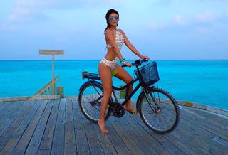 Paula Fernandes feet photo thumbnail