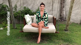 Paula Fernandes feet photo thumbnail