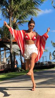 Paula Fernandes feet photo thumbnail