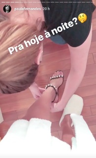 Paula Fernandes feet photo thumbnail