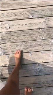 Paula Fernandes feet photo thumbnail