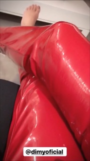 Paula Fernandes feet photo thumbnail