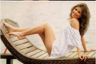Paula Fernandes feet photo thumbnail