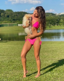 Paula Fernandes feet photo thumbnail