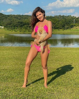 Paula Fernandes feet photo thumbnail