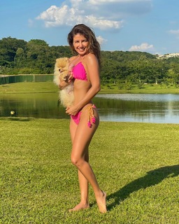 Paula Fernandes feet photo thumbnail