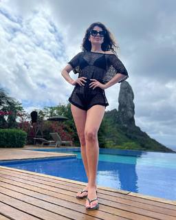 Paula Fernandes feet photo thumbnail