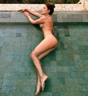 Paula Fernandes feet photo thumbnail