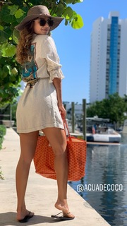 Paula Fernandes feet photo thumbnail
