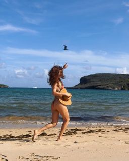Paula Fernandes feet photo 14
