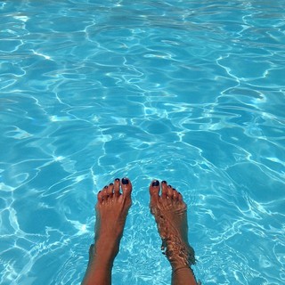 Paula Gonu feet photo 1