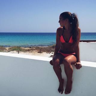 Paula Gonu feet photo 9