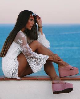 Paula Gonu feet photo 6