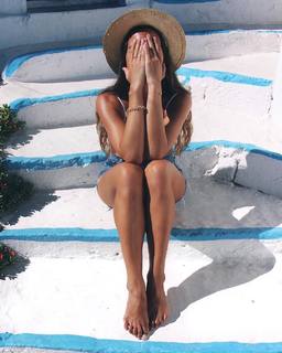 Paula Gonu feet photo 4