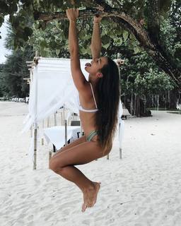 Paula Gonu feet photo 17