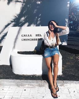 Paula Gonu feet photo 7