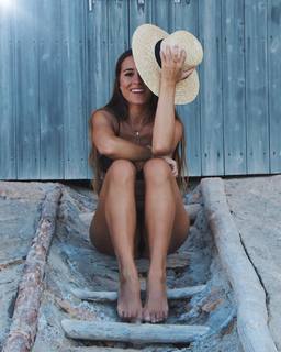 Paula Gonu feet photo 6