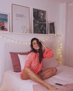 Paula Gonu feet photo 2